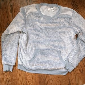 COZY and cute BRAND NEW Zella brand Pullover